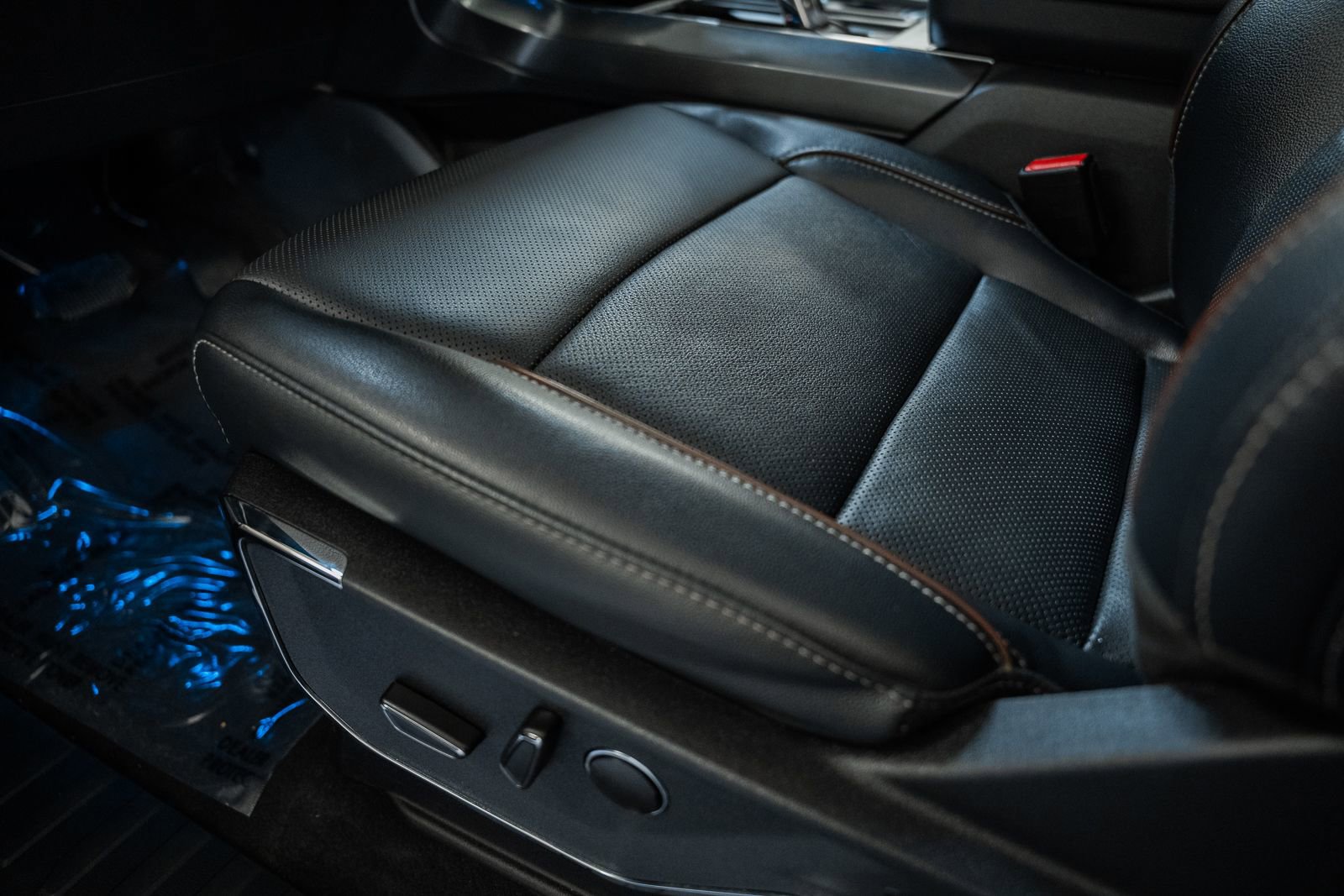 Certified 2023 Ford F150 Lariat w/ Equipment Group 502A High image 46