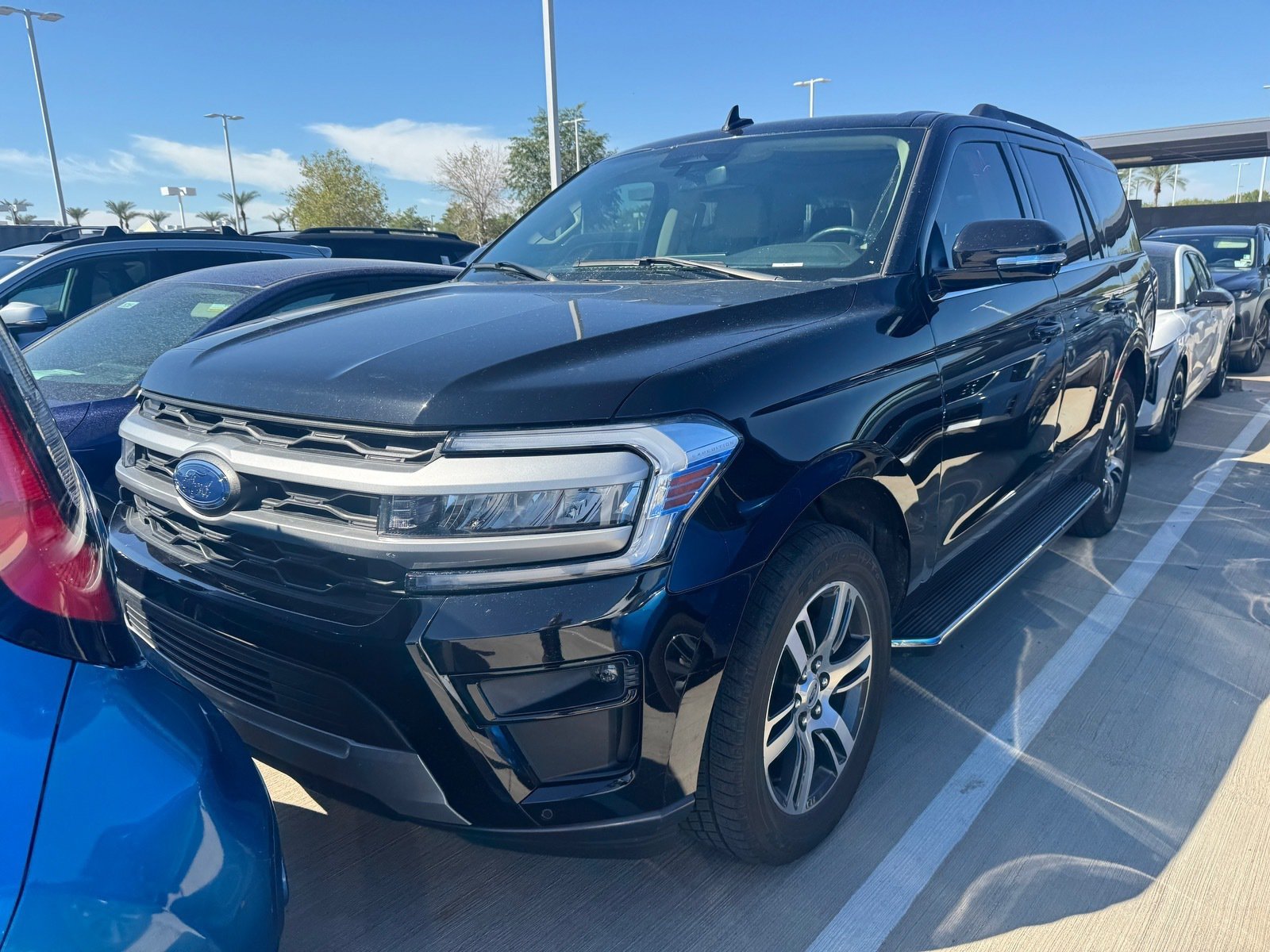 Used 2023 Ford Expedition XLT RWD image 2