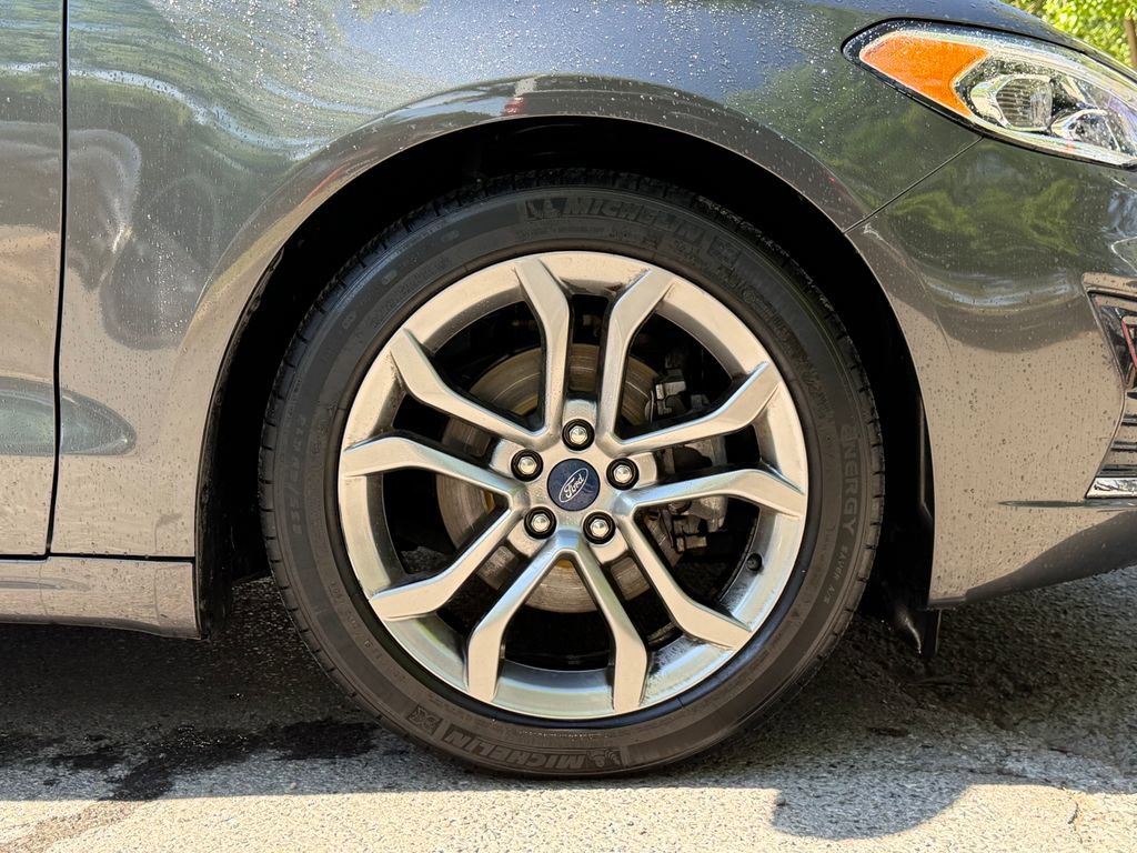 Used 2020 Ford Fusion SEL FWD image 9