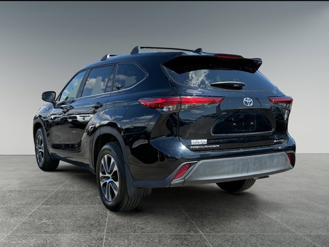 Used 2023 Toyota Highlander XLE AWD/4WD image 4