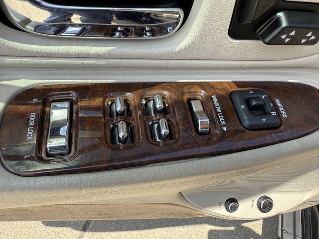 Used 2001 Lincoln Town Car Cartier image 19