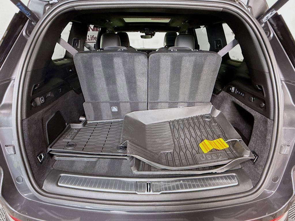 Used 2024 Jeep Grand Cherokee L Summit AWD/4WD image 32