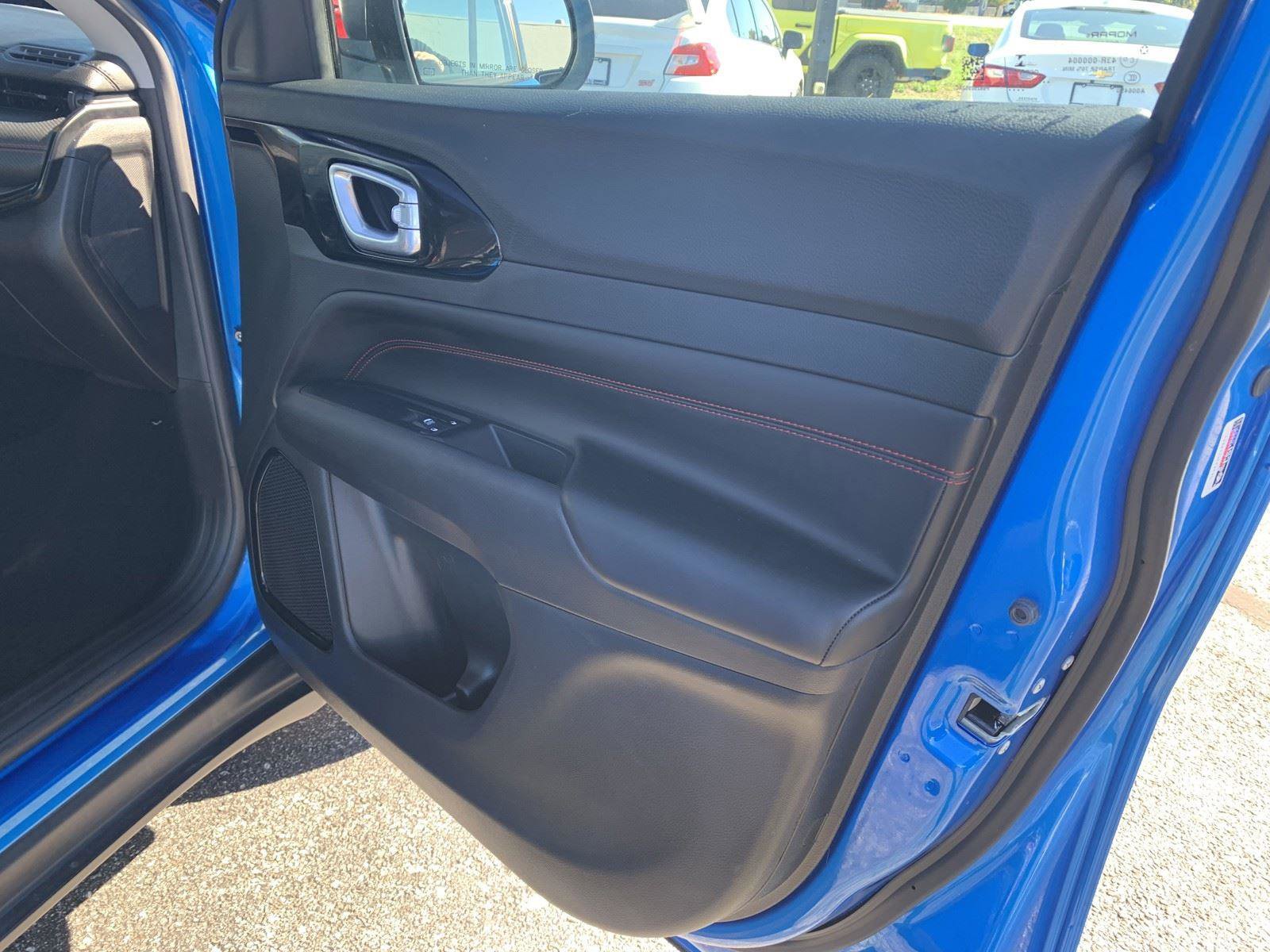 Used 2022 Jeep Compass Trailhawk w/ Trailhawk Convenience Group image 11