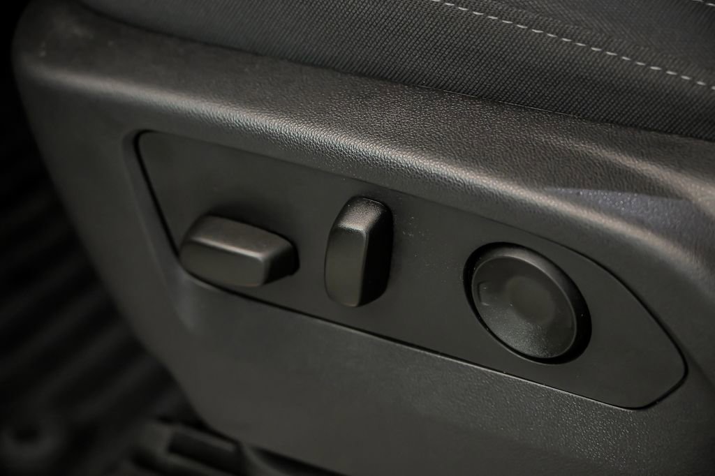 Used 2025 Chevrolet Silverado 1500 LT image 16