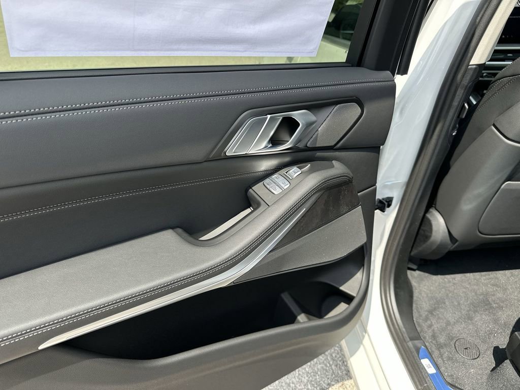 Used 2025 BMW X7 xDrive40i image 48