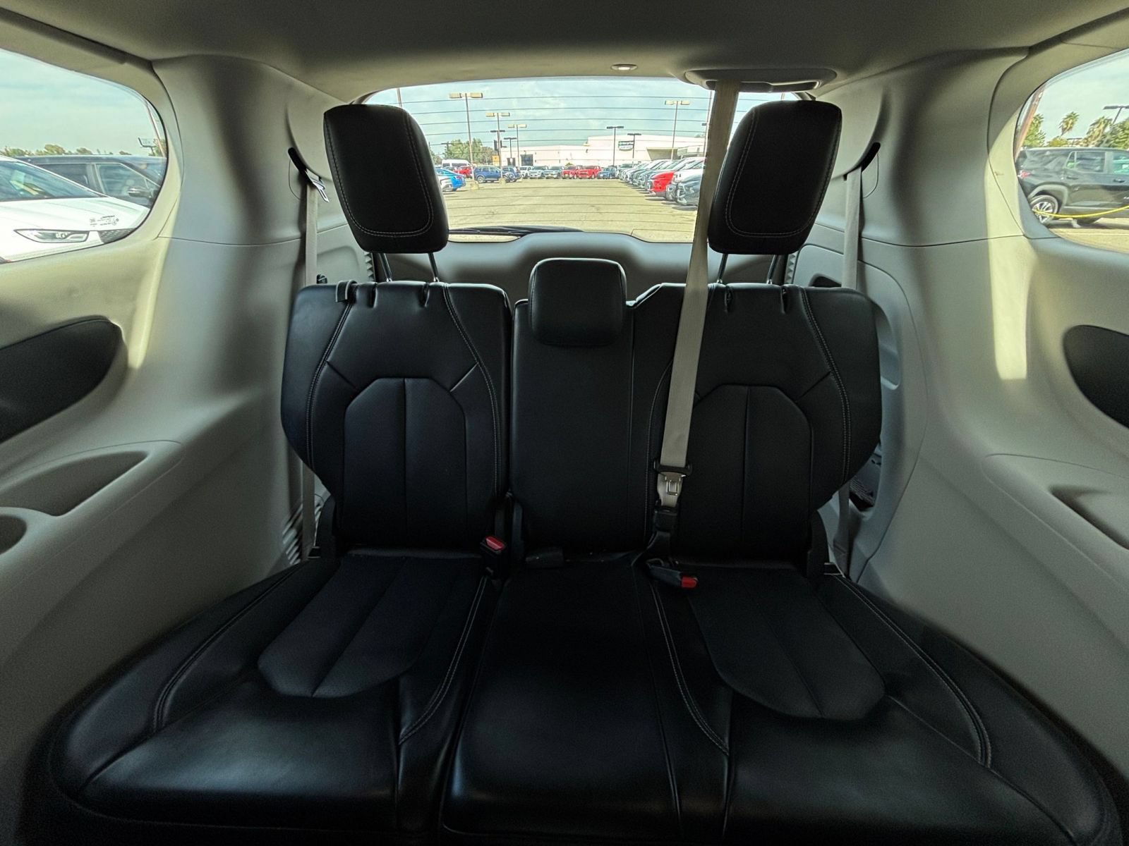 Used 2024 Chrysler Pacifica Touring-L FWD image 30