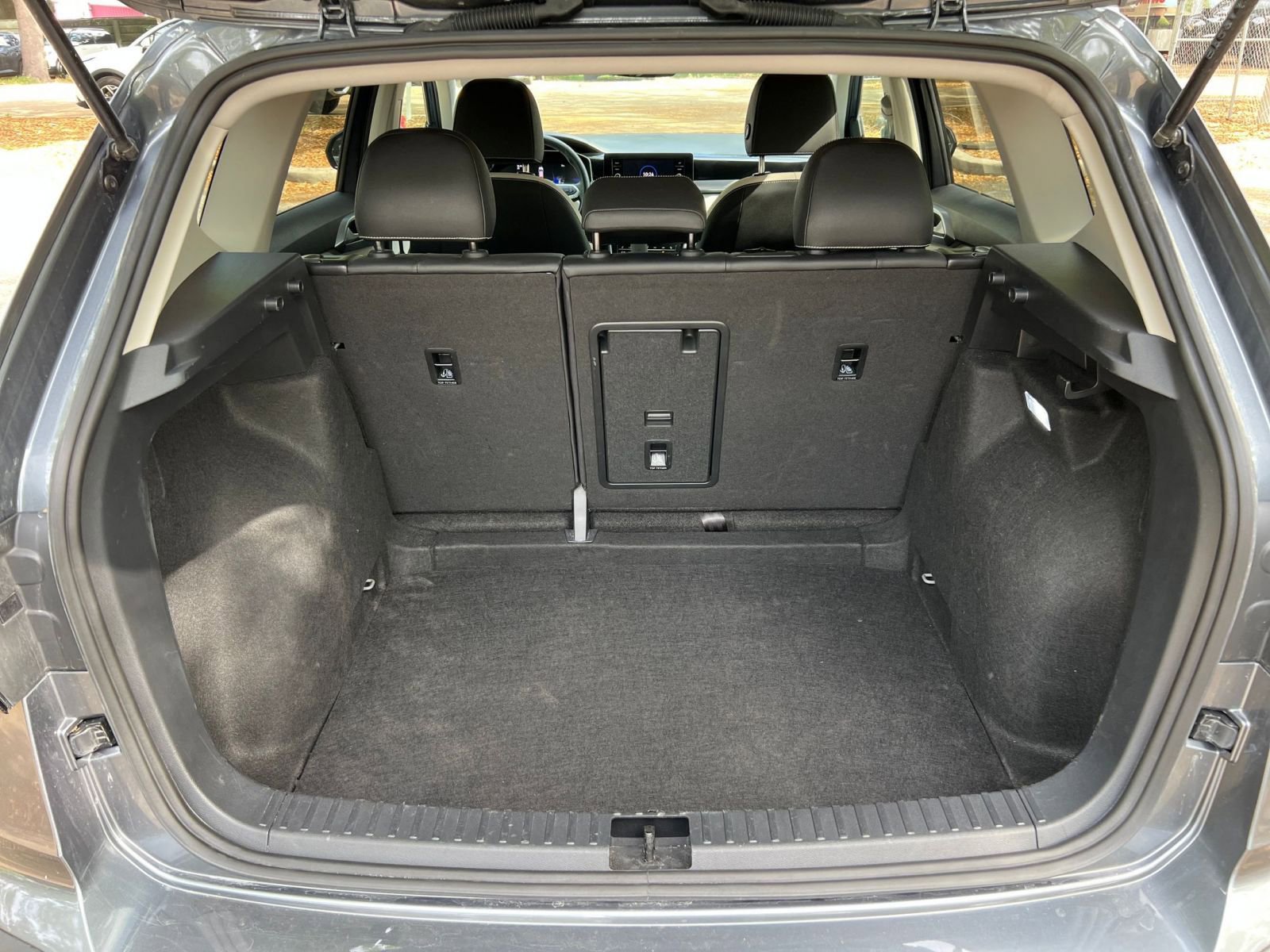 Used 2025 Volkswagen Taos SE image 32