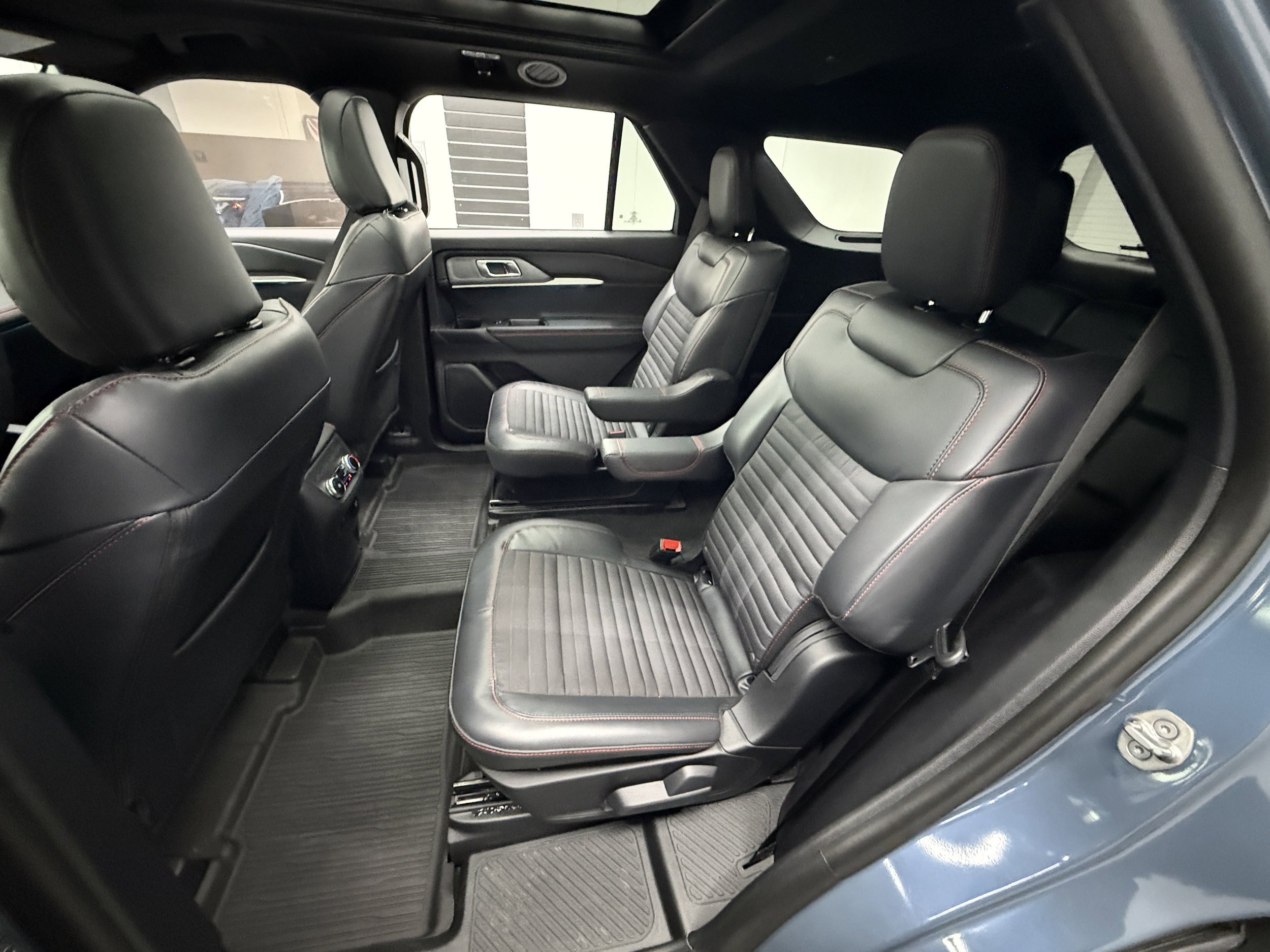 Used 2026 Ford Explorer ST-Line w/ ST-Line Street Pack AWD/4WD image 20