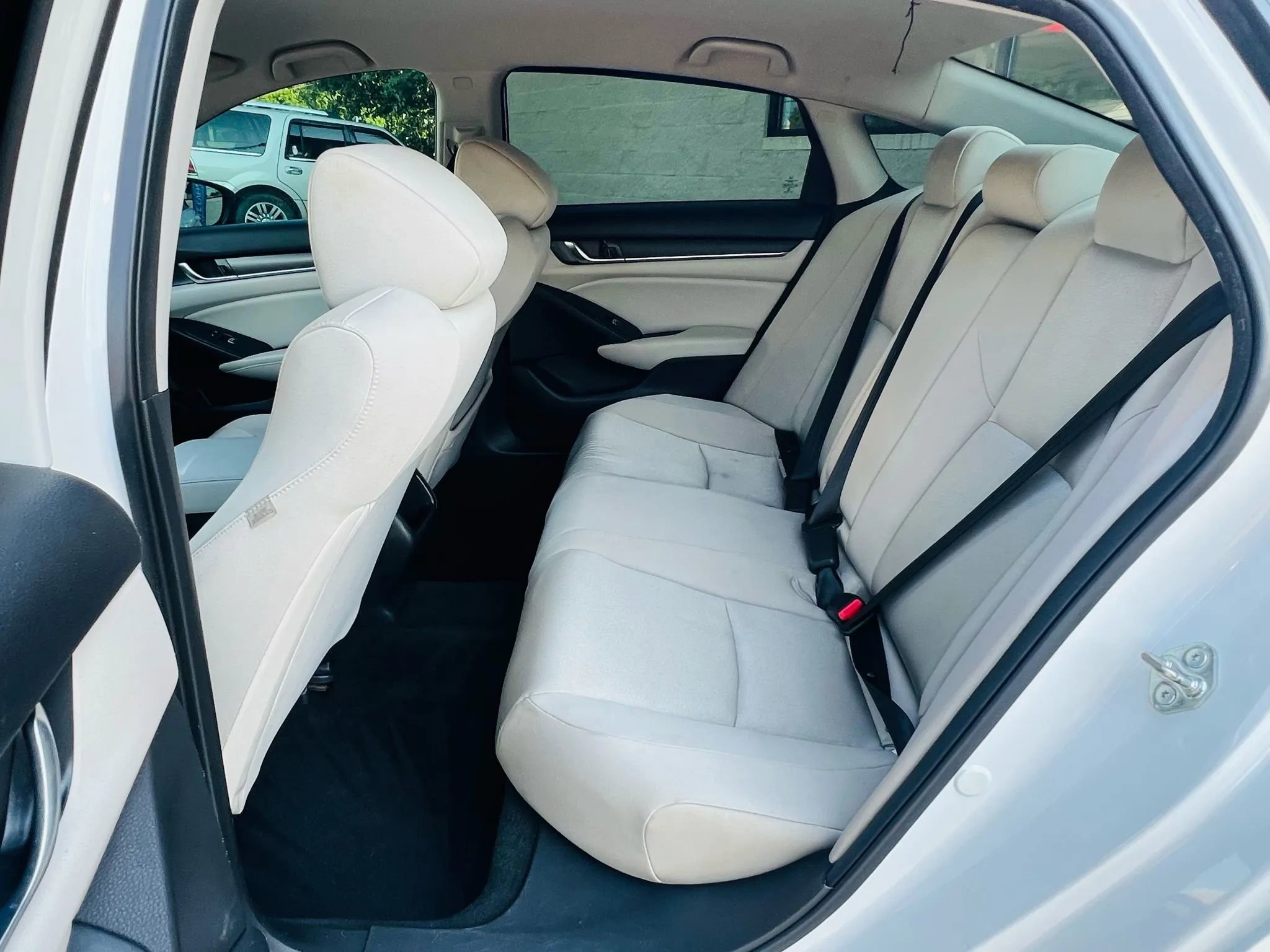 Used 2018 Honda Accord LX image 17