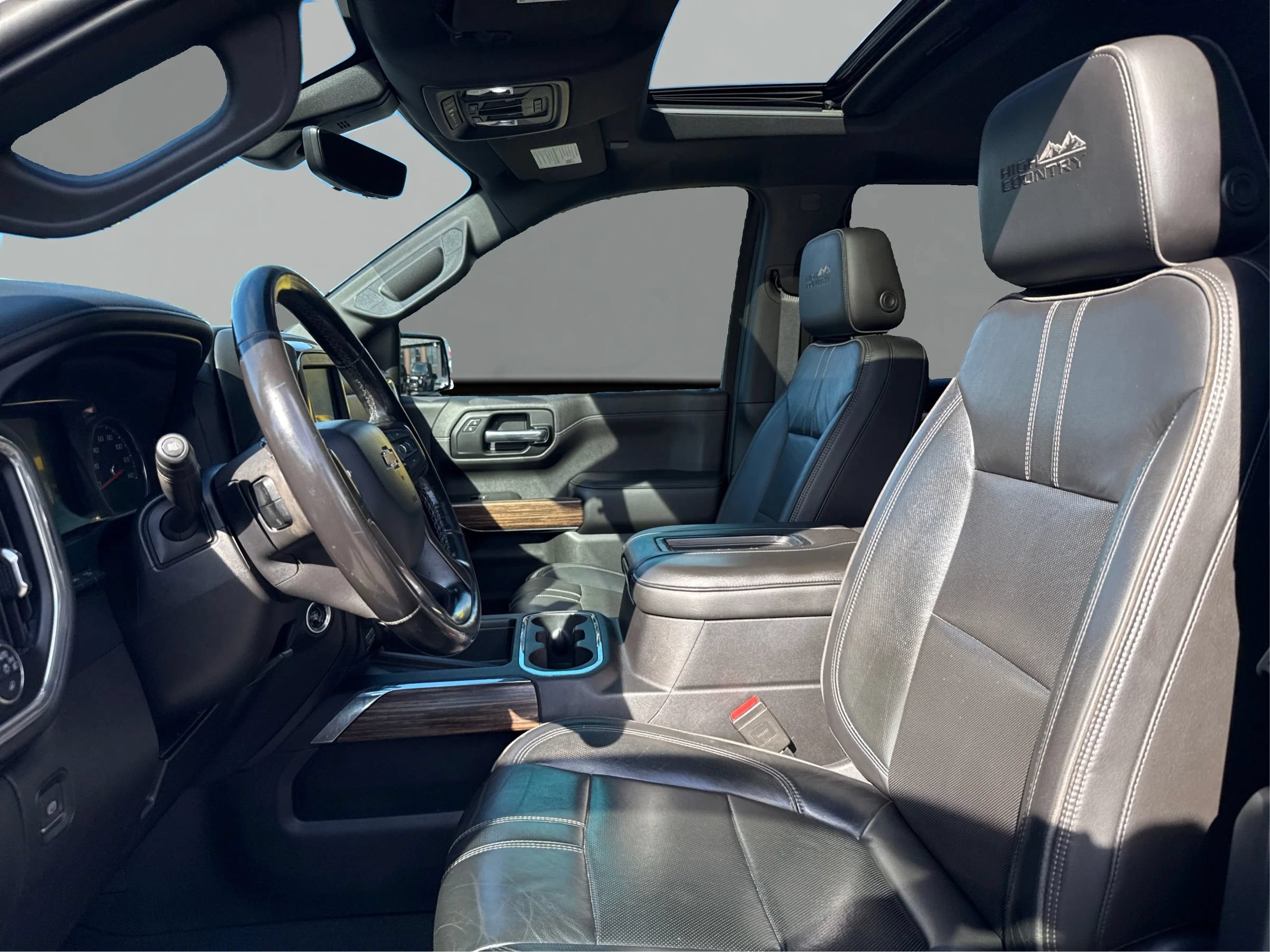 Used 2019 Chevrolet Silverado 1500 High Country w/ Technology Package AWD/4WD image 2