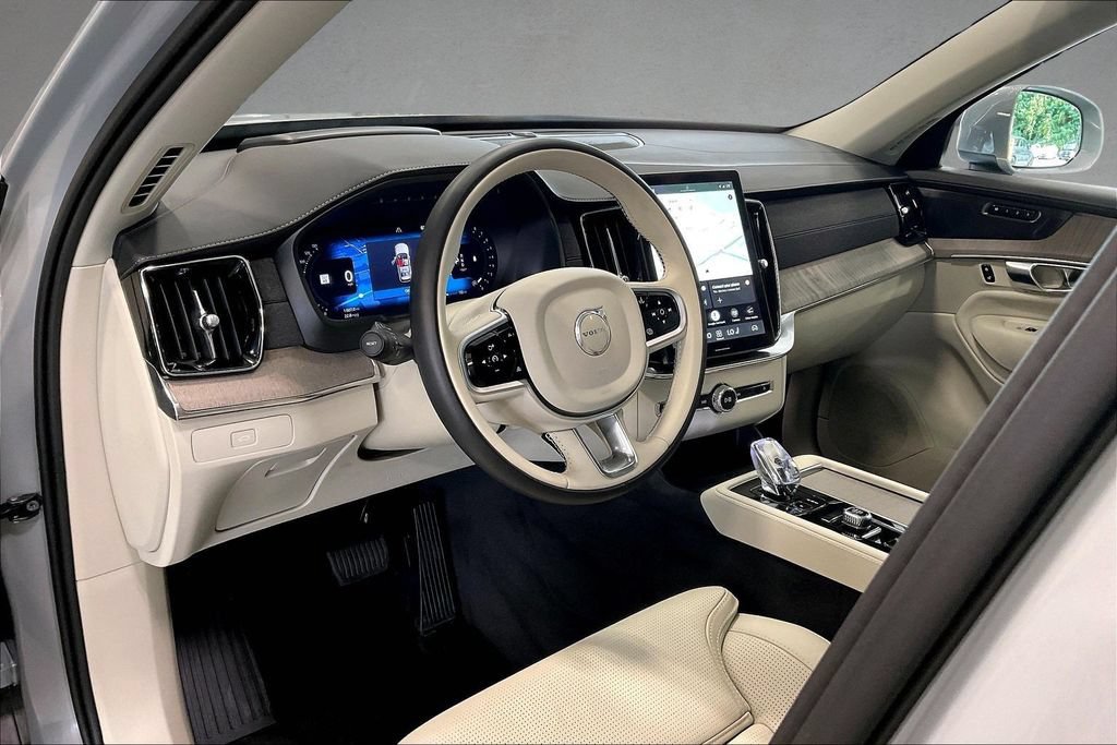 Certified 2025 Volvo XC90 B5 Ultra AWD/4WD image 18