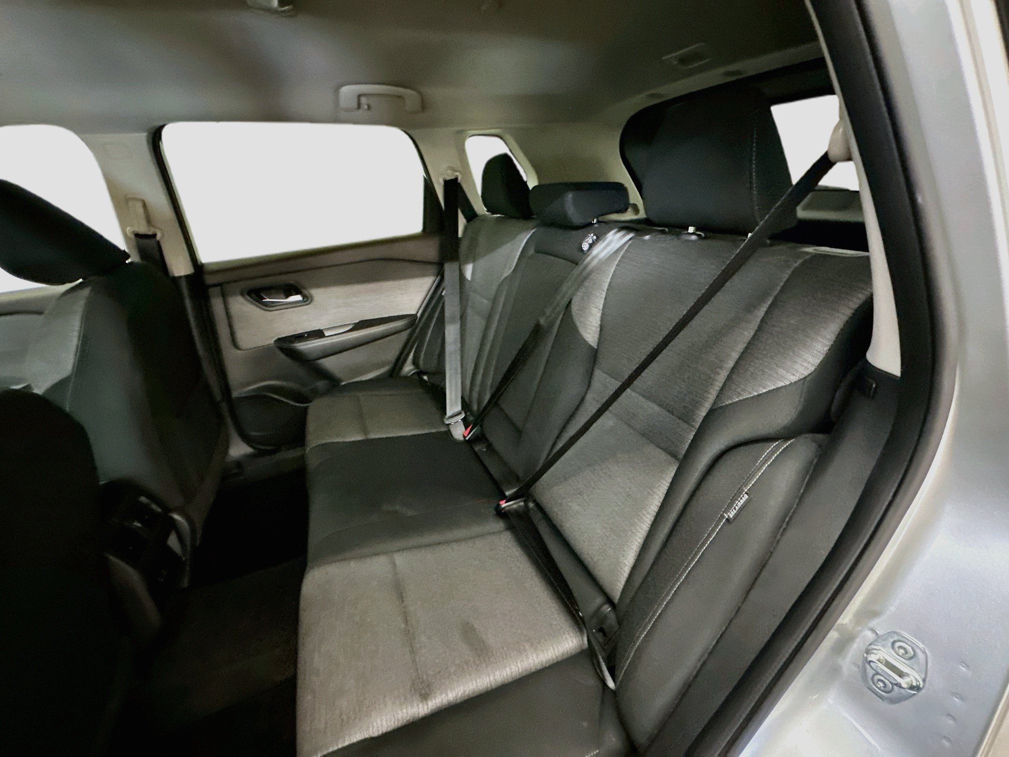 Used 2023 Nissan Rogue SV AWD/4WD image 28