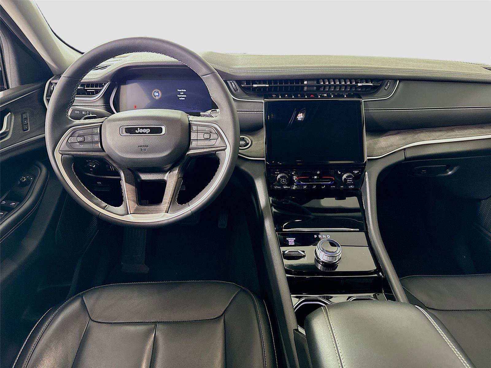 Used 2023 Jeep Grand Cherokee Limited image 2