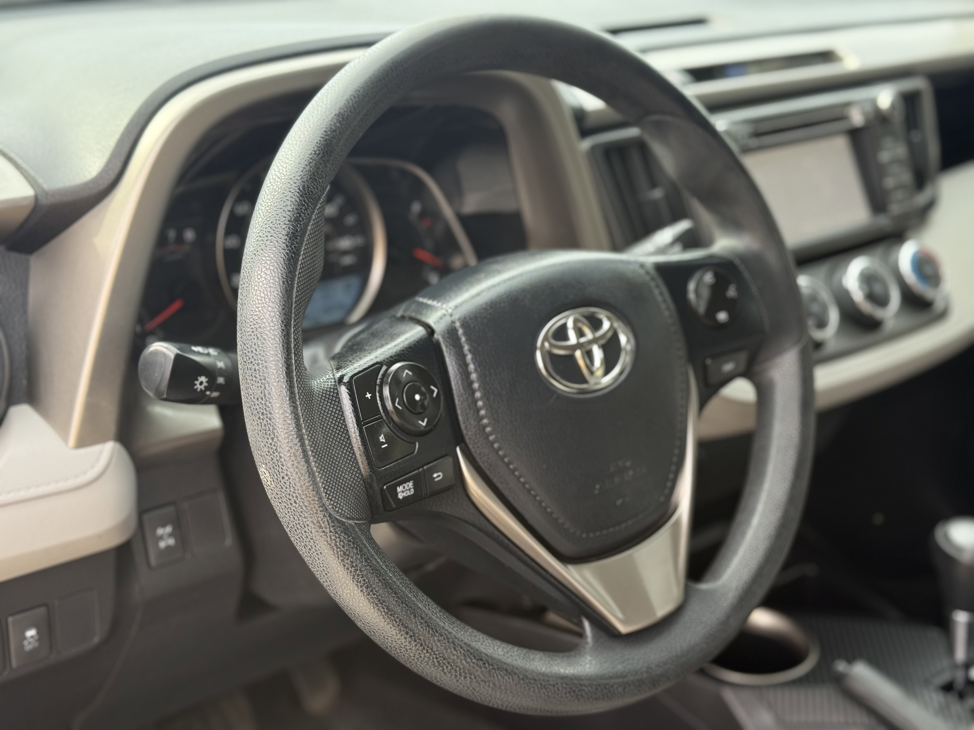 Used 2015 Toyota RAV4 LE image 9