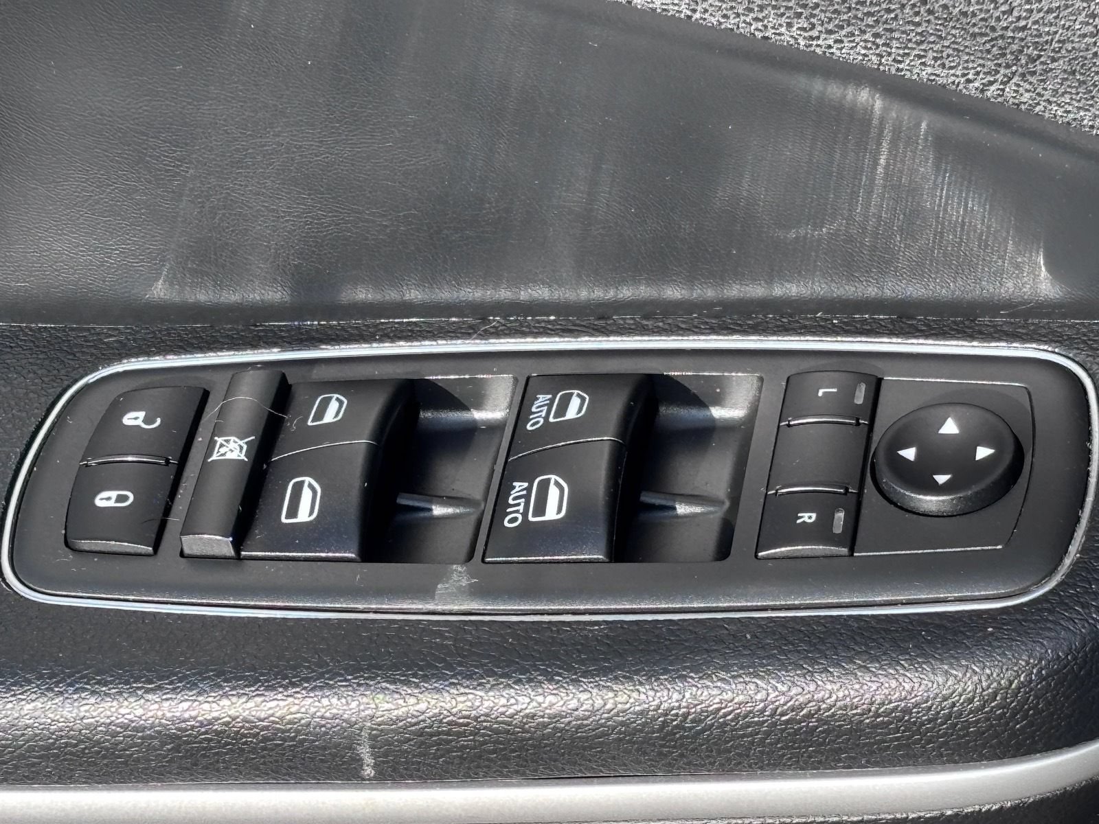 Used 2020 Chrysler 300 Limited RWD image 21