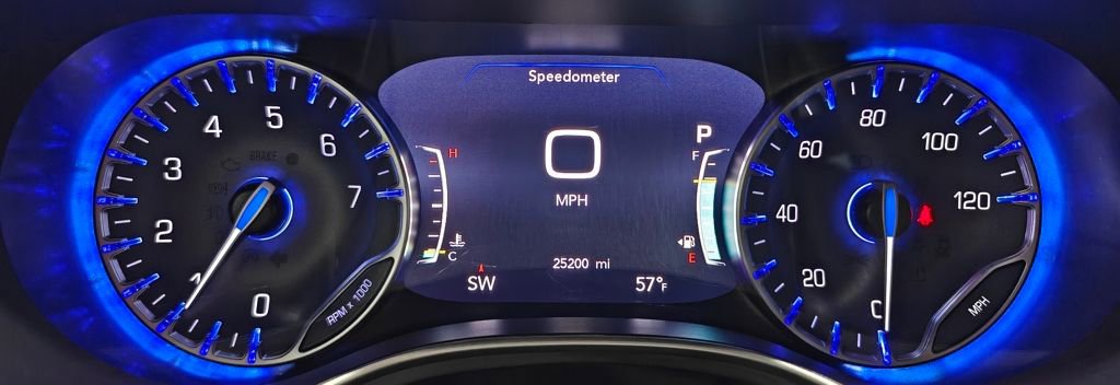 Used 2024 Chrysler Pacifica Touring-L image 59