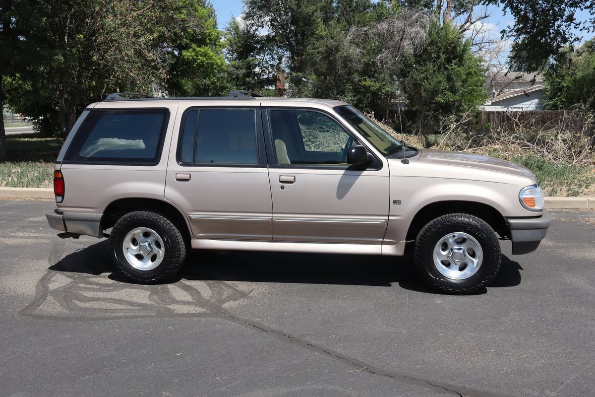 Used 1996 Ford Explorer XLT AWD/4WD image 3