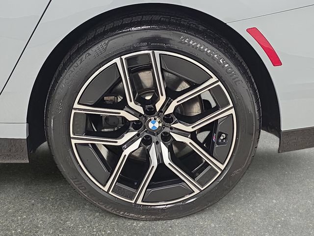 Certified 2025 BMW 740i xDrive AWD/4WD image 28