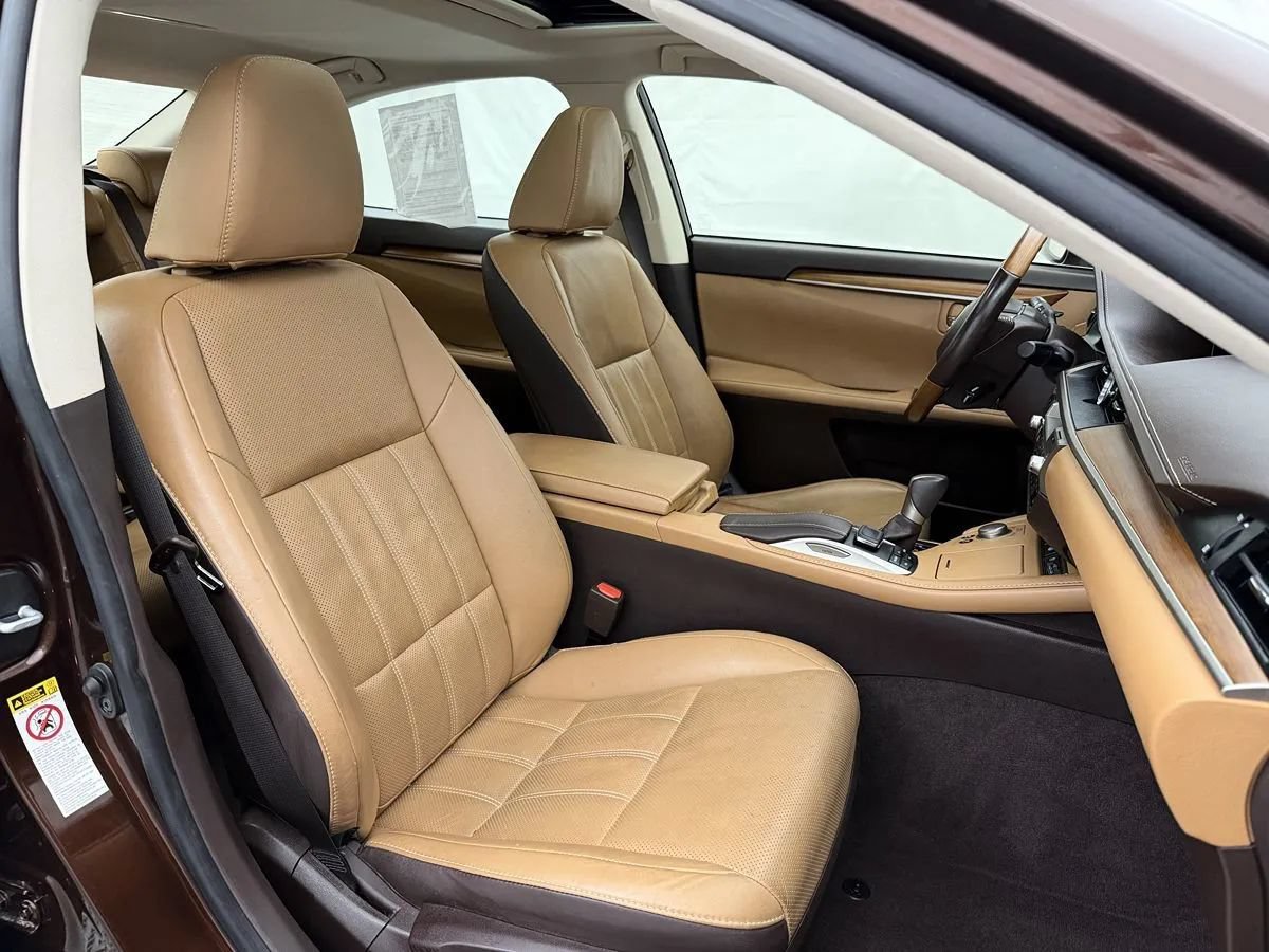 Used 2018 Lexus ES 300h w/ Luxury Package FWD image 29