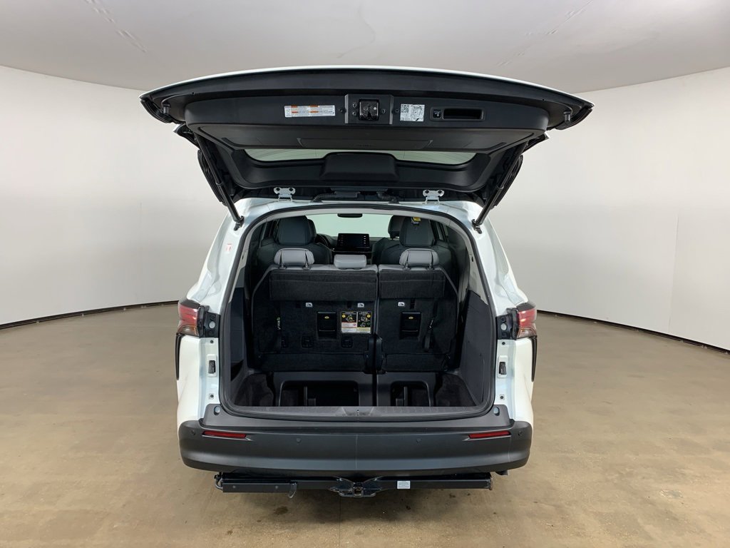 Used 2021 Toyota Sienna XLE w/ XLE Plus Package image 12