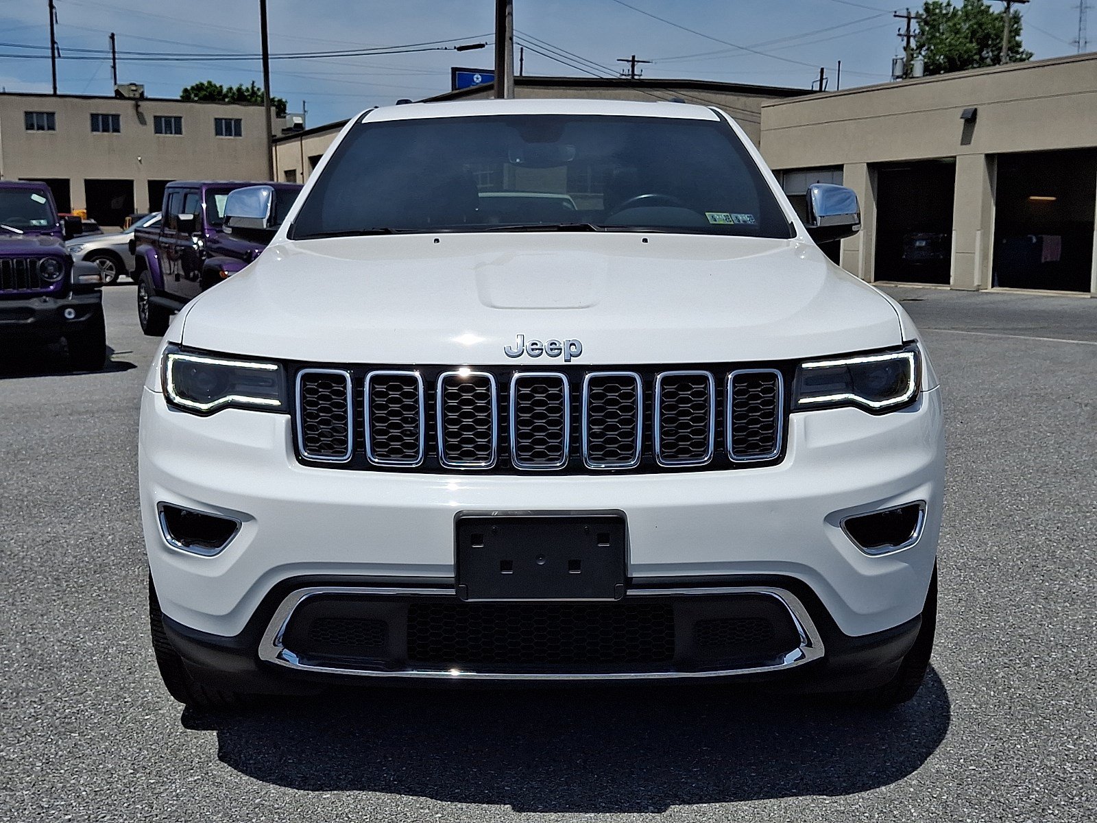 Used 2021 Jeep Grand Cherokee Limited w/ Premium Lighting Group AWD/4WD image 2
