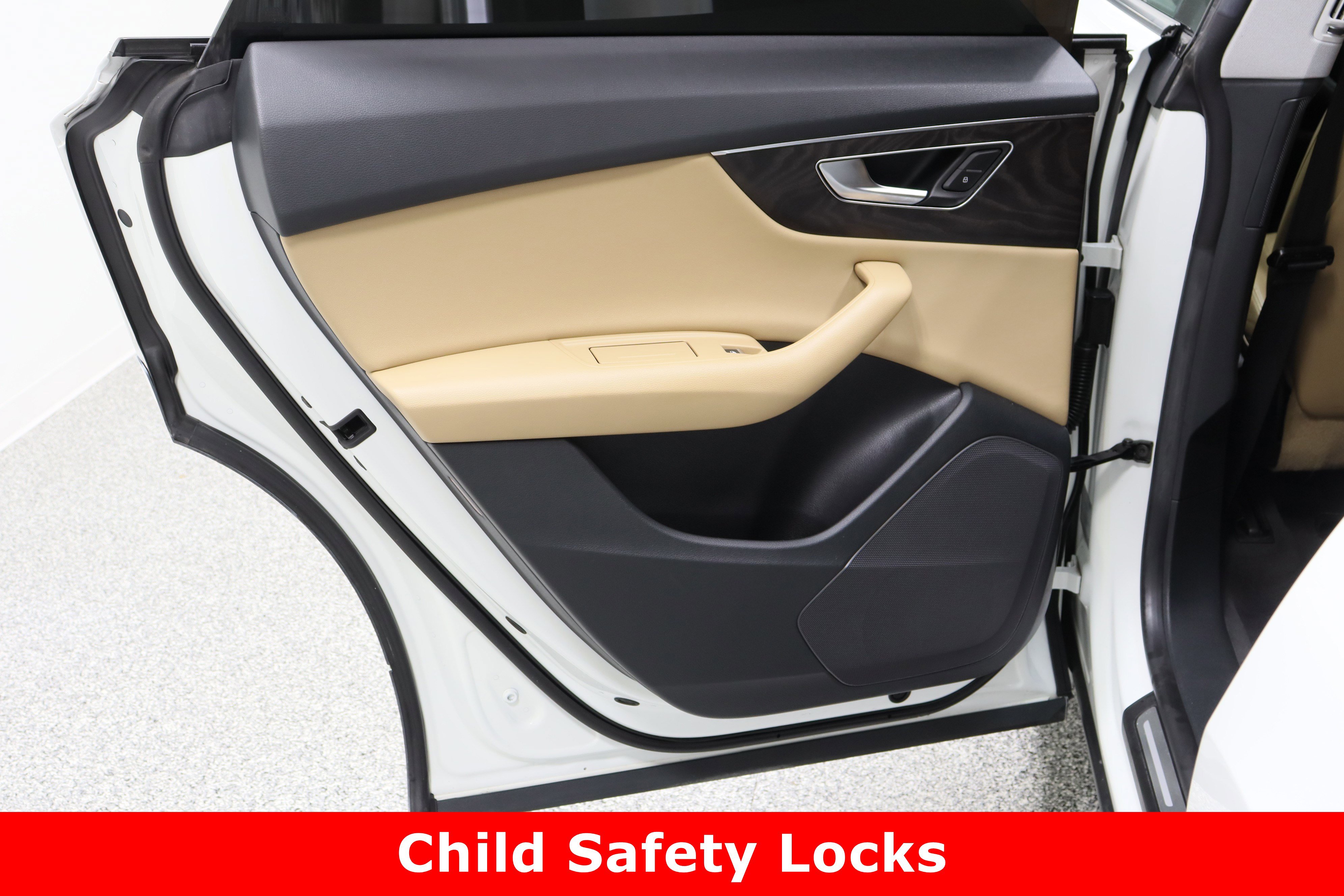 Used 2019 Audi Q8 Premium w/ Convenience Package image 28