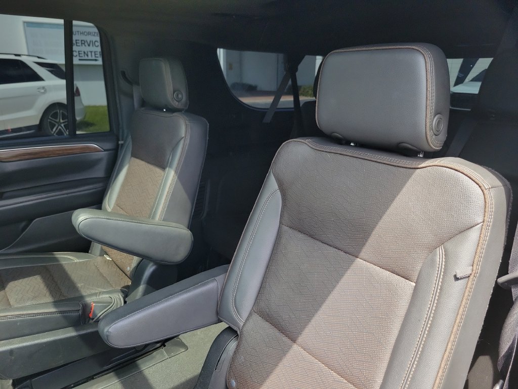 Used 2021 Chevrolet Suburban High Country w/ Premium Package AWD/4WD image 14