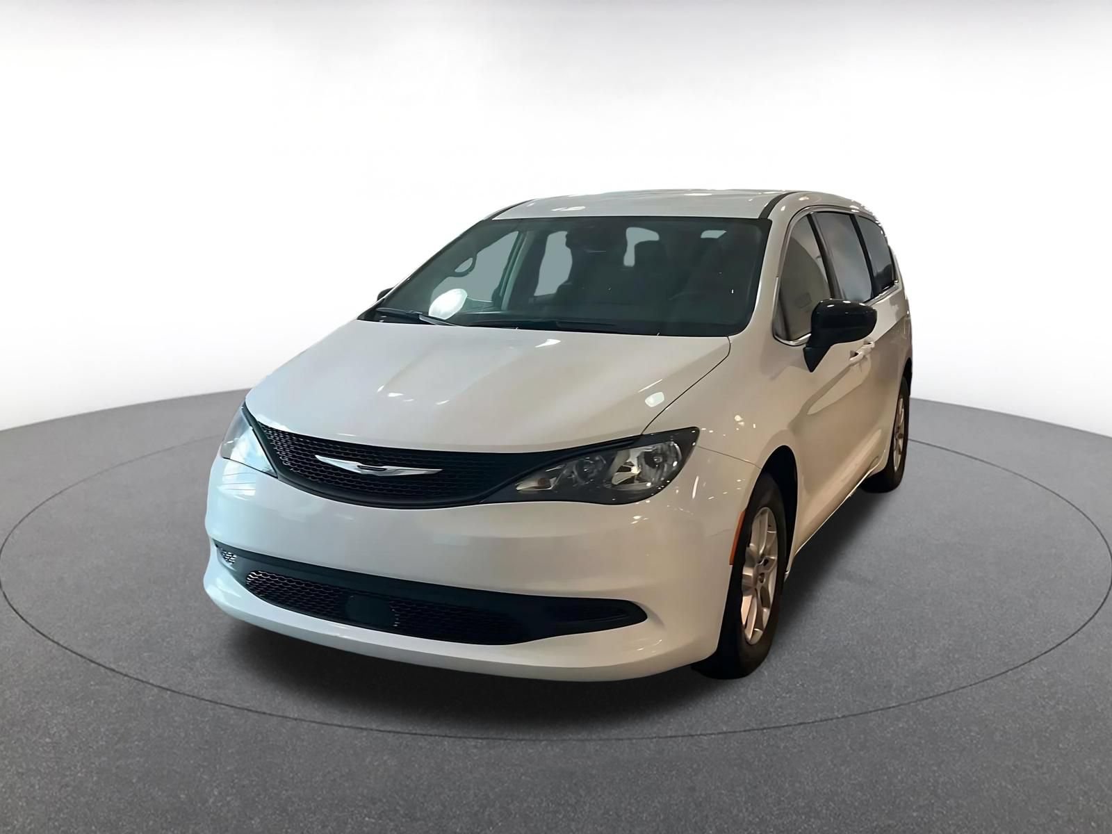 Used 2024 Chrysler Voyager LX FWD image 6