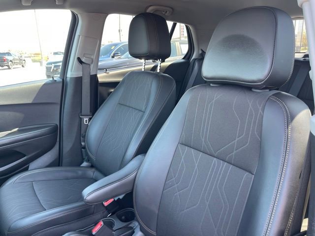 Used 2022 Chevrolet Trax LT w/ Midnight Edition image 18