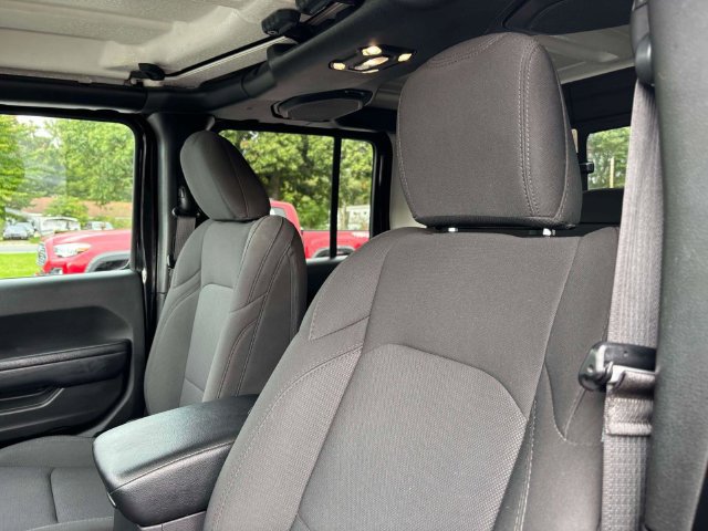 Used 2023 Jeep Gladiator Sport AWD/4WD image 6