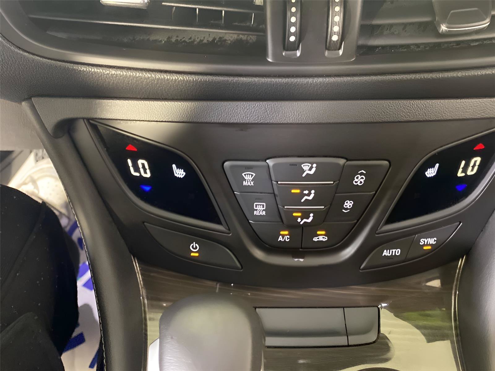 Certified 2019 Buick Envision Essence AWD/4WD image 5