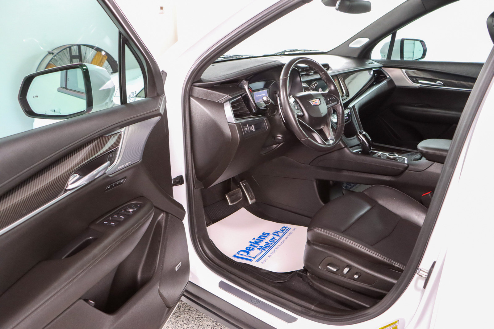 Used 2023 Cadillac XT6 Sport AWD/4WD image 3