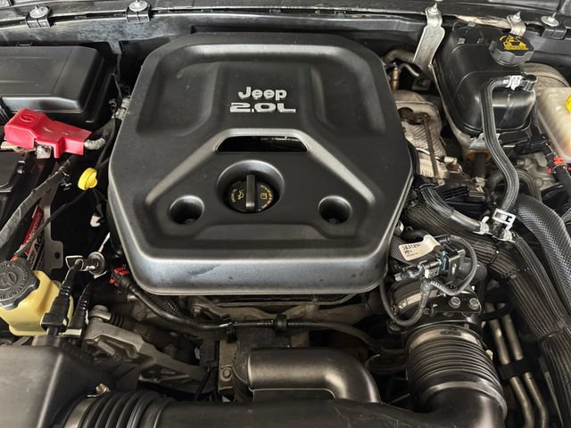 Used 2018 Jeep Wrangler Unlimited Sahara AWD/4WD image 6