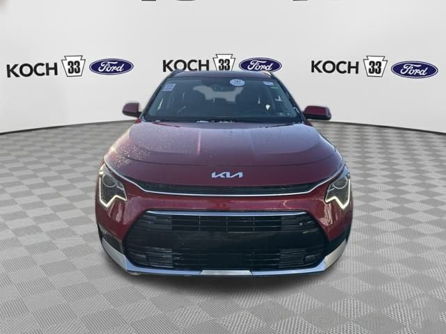Used 2023 Kia Niro EX Touring image 2