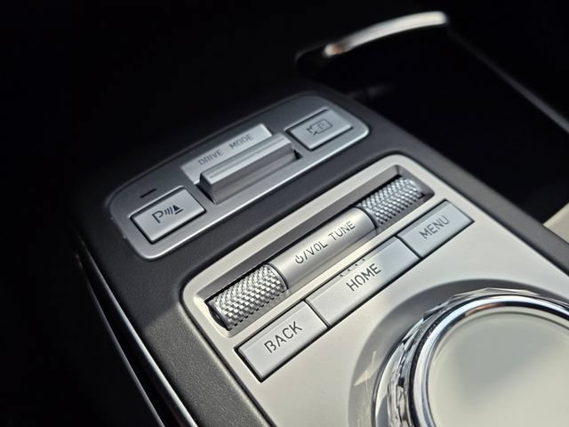 Used 2025 Genesis GV70 2.5T AWD/4WD image 32