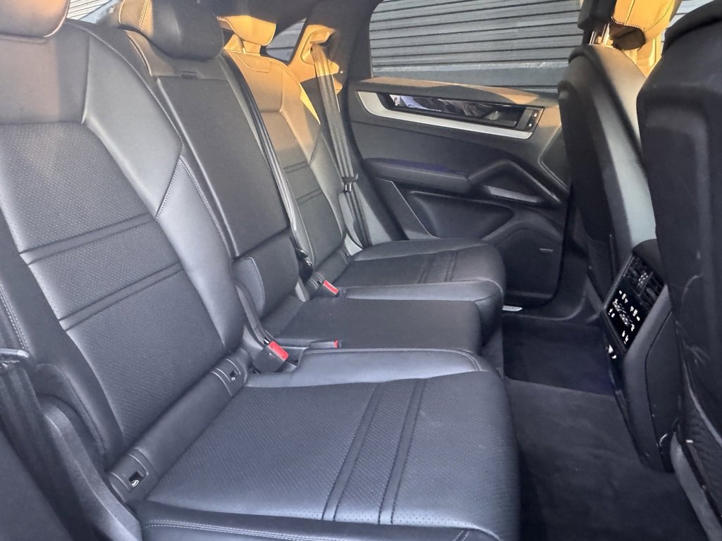 Certified 2025 Porsche Cayenne Coupe image 21
