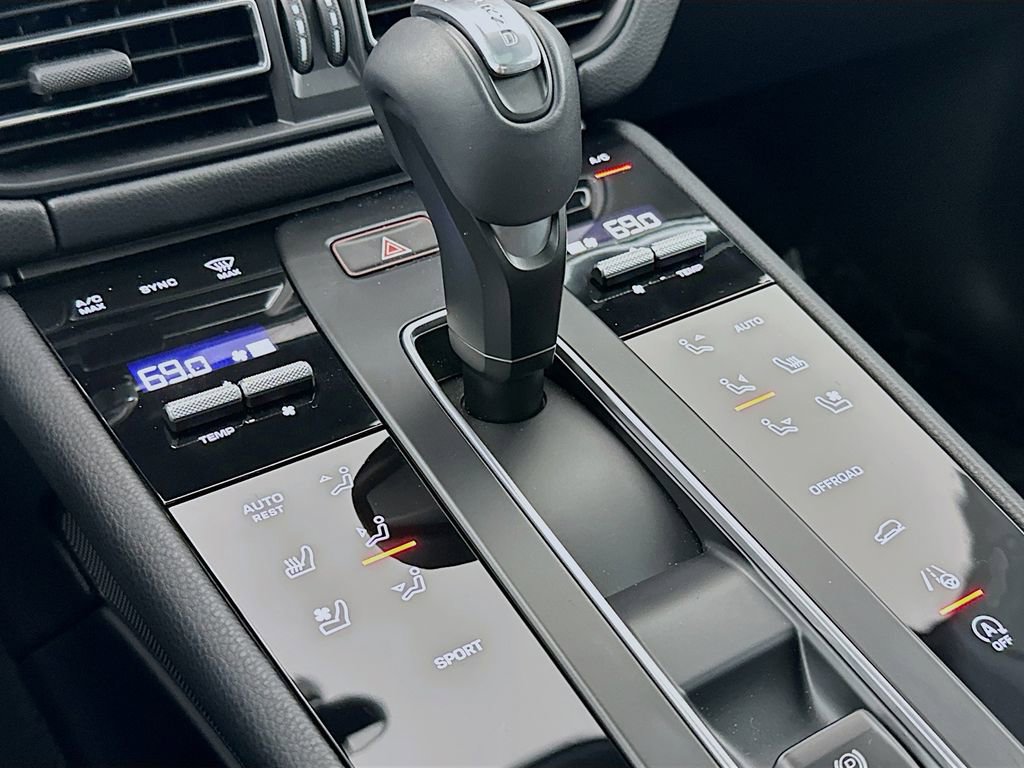 Certified 2026 Porsche Macan image 19