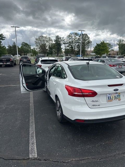 Used 2018 Ford Focus SE w/ SE Appearance Package FWD image 15