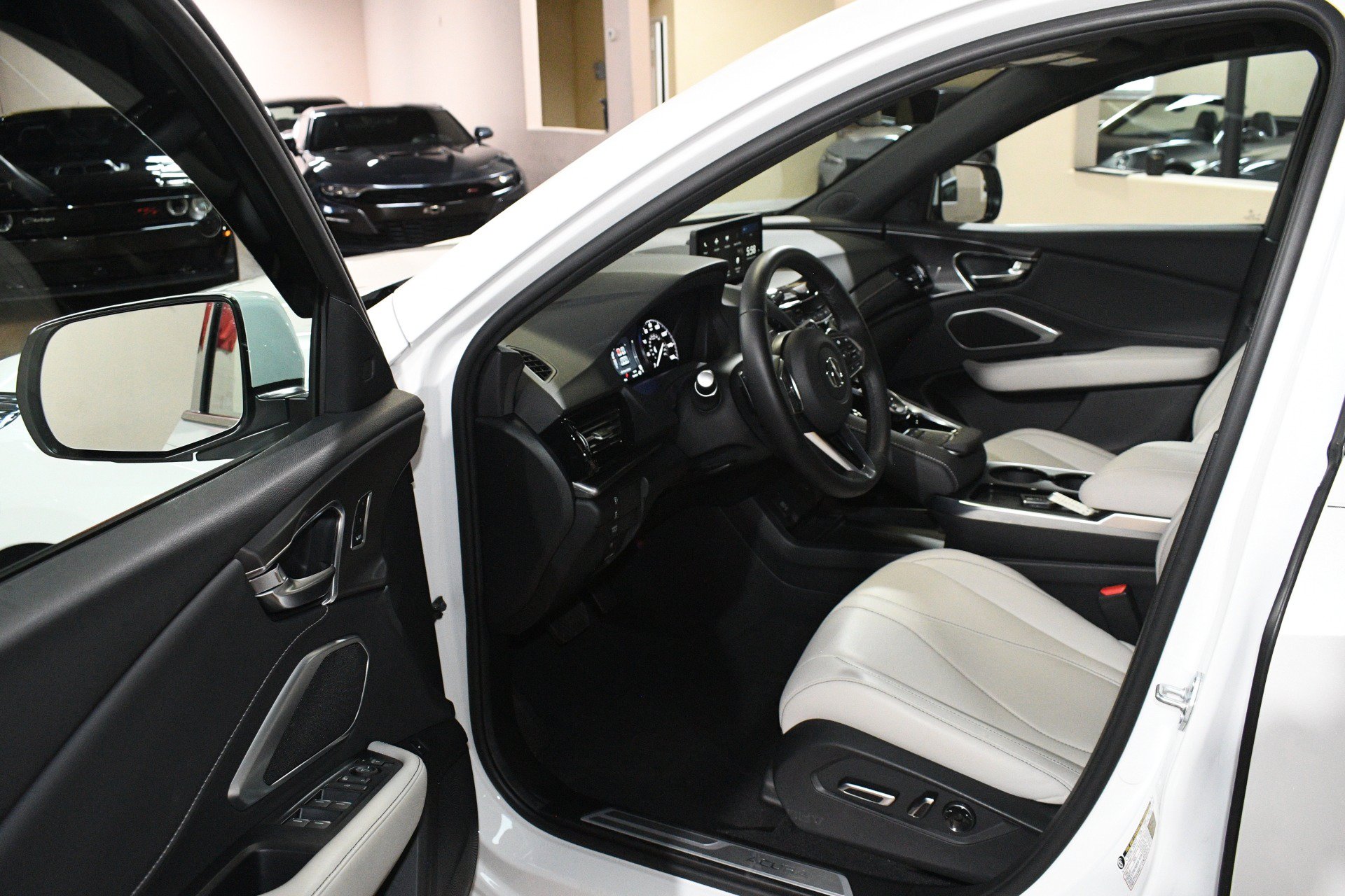 Used 2025 Acura RDX SH-AWD image 45