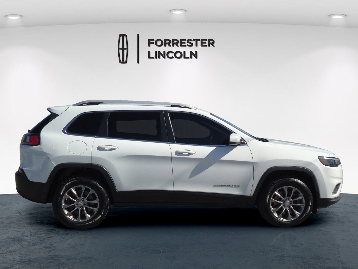 Used 2020 Jeep Cherokee Latitude Plus w/ Cold Weather Group AWD/4WD image 2