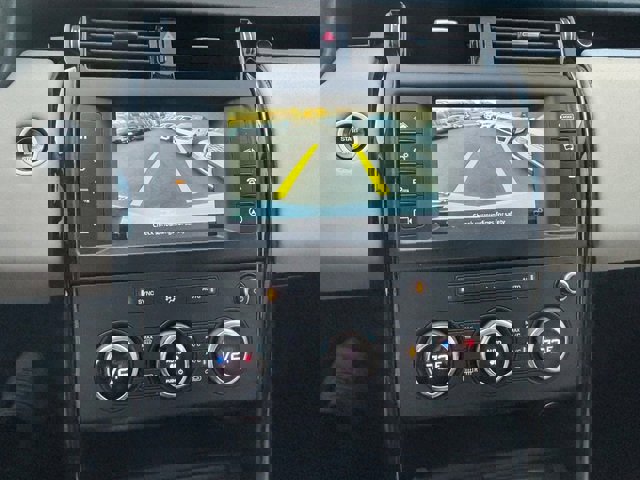 Used 2017 Land Rover Discovery SE image 42