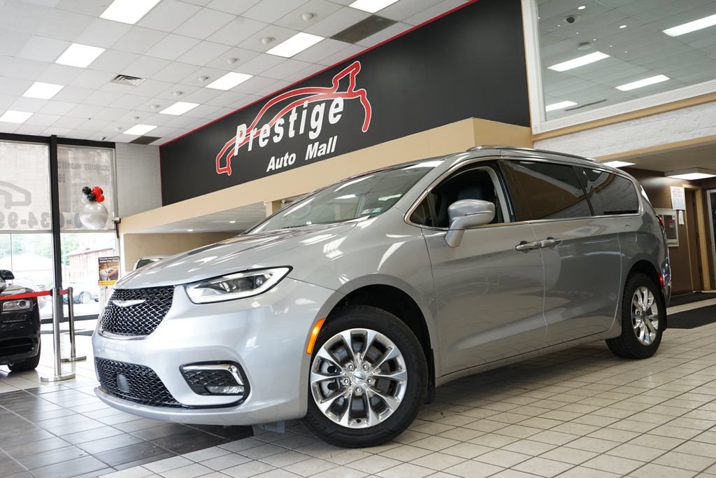Used 2021 Chrysler Pacifica Touring-L w/ Uconnect Theater Family Group AWD/4WD image 22