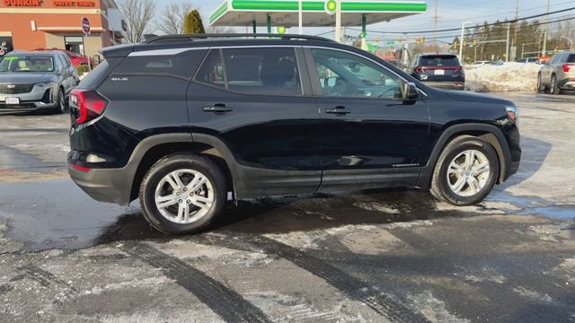 Used 2022 GMC Terrain SLE w/ Driver Convenience Package image 9