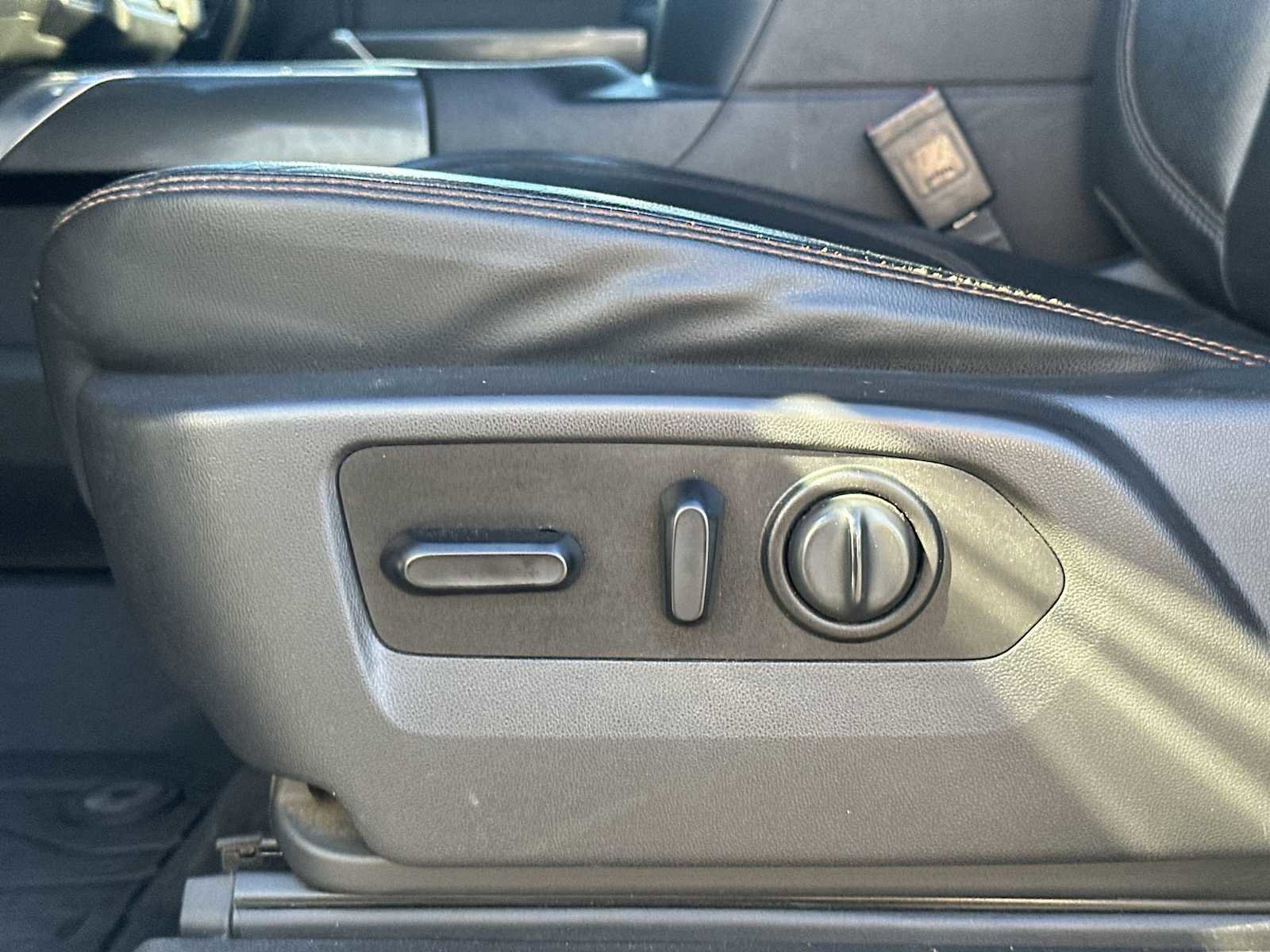 Used 2020 GMC Sierra 3500 AT4 w/ AT4 Premium Package image 14