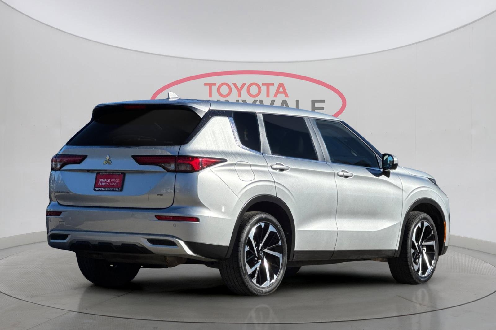 Used 2024 Mitsubishi Outlander SE image 3