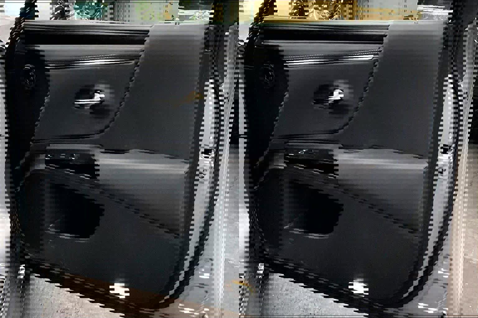 Used 2025 Lexus ES 300h w/ Premium Package image 22