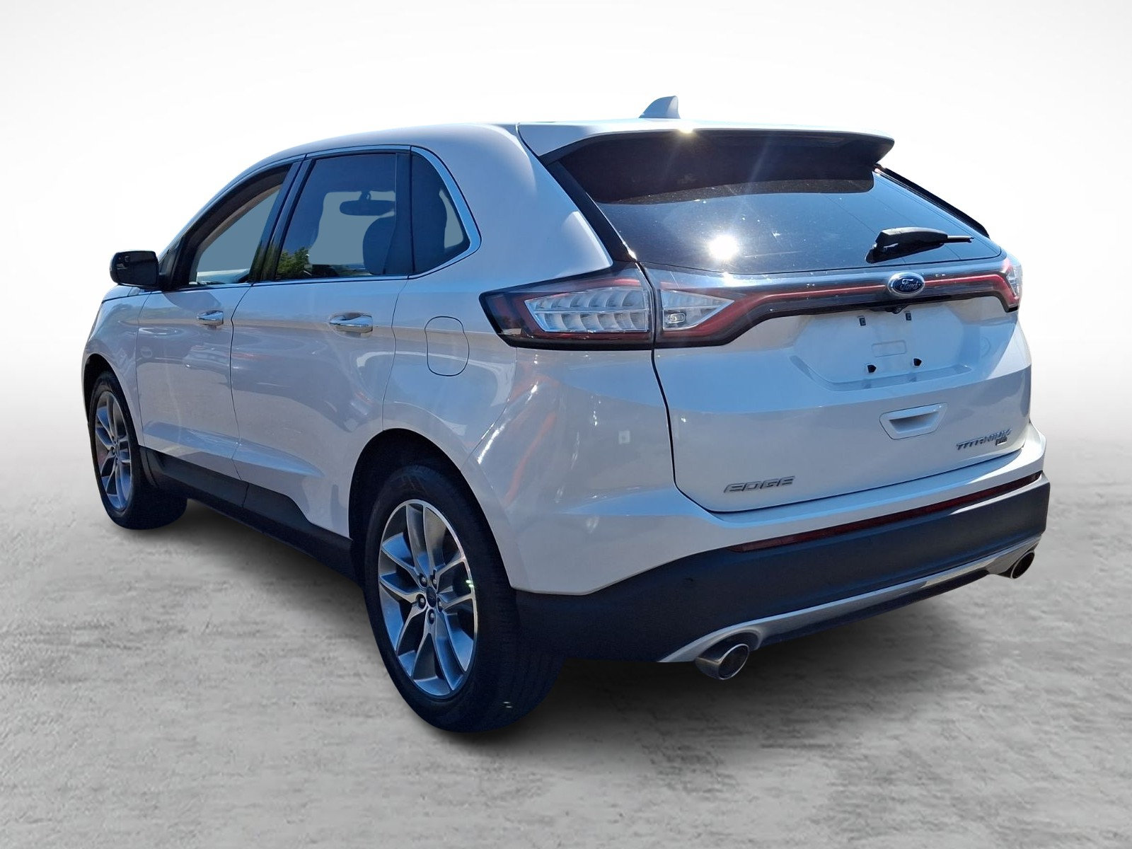 Used 2018 Ford Edge Titanium w/ Equipment Group 301A AWD/4WD image 4