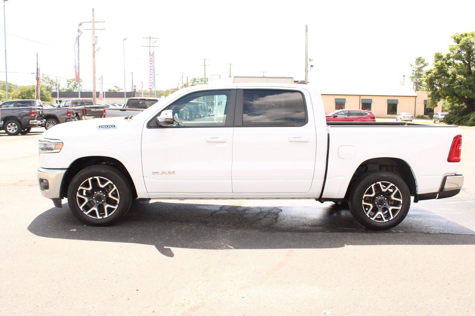 Used 2025 RAM 1500 Laramie AWD/4WD image 5