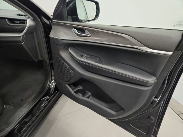 Used 2024 Jeep Grand Cherokee Limited RWD image 35