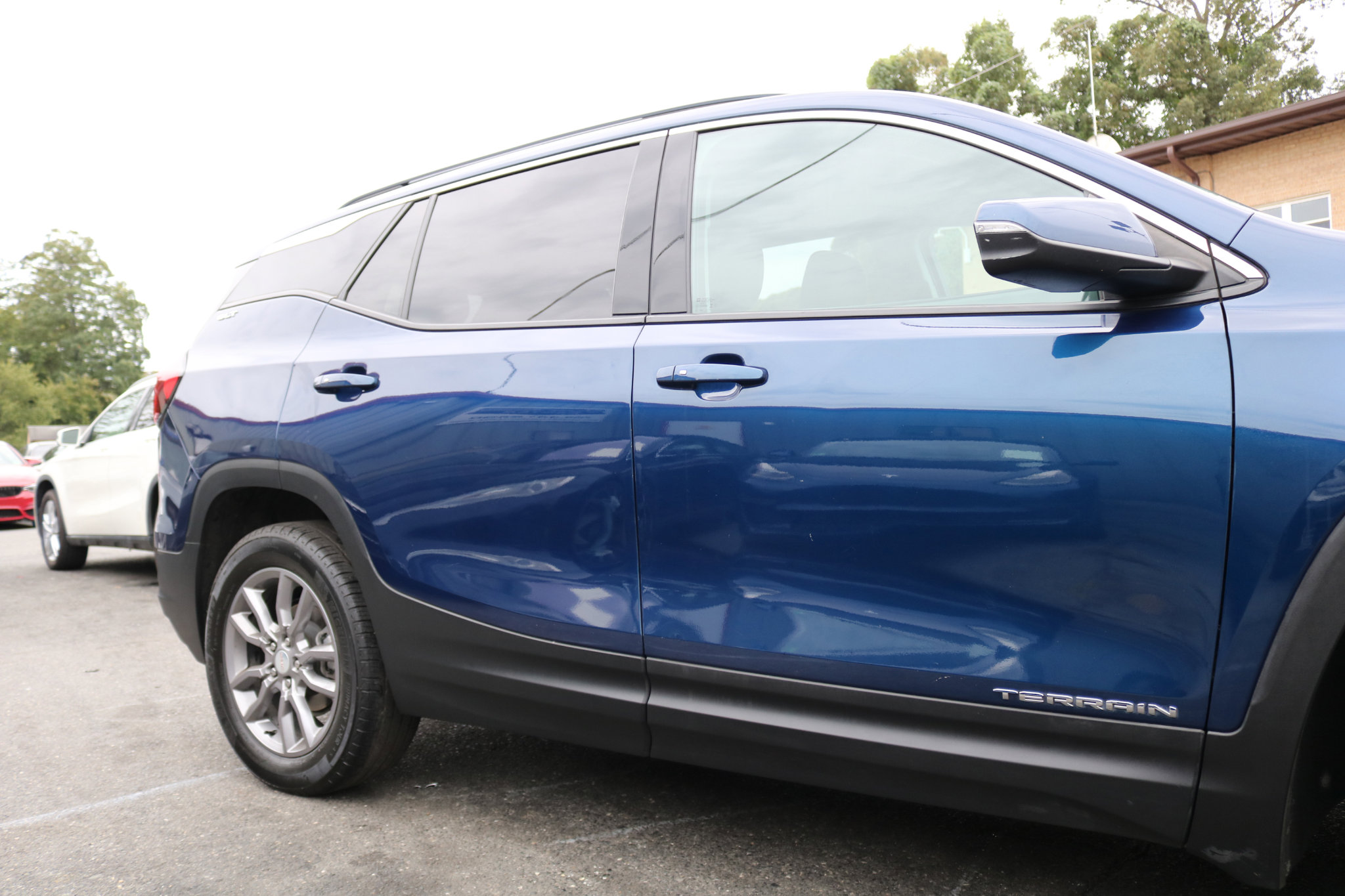 Used 2023 GMC Terrain SLT image 11